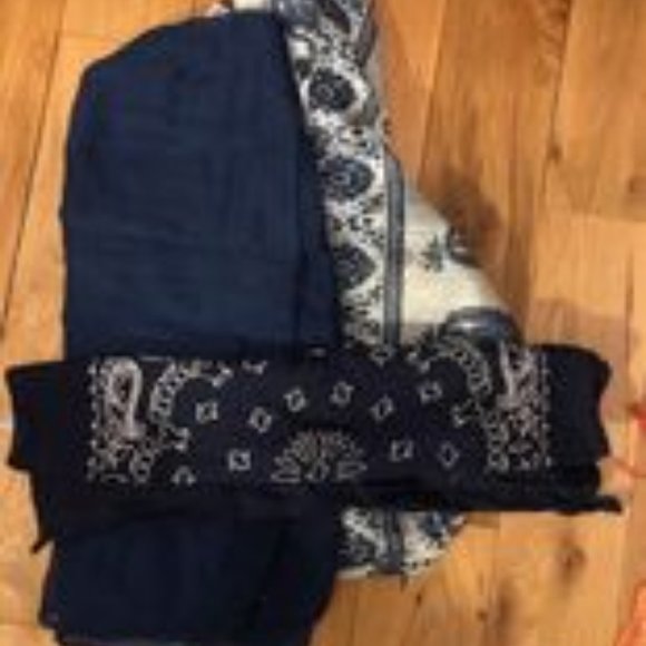 Scarf and wrap - Picture 1 of 1